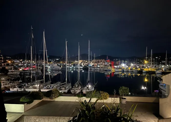 Entre Le Port Et La Plage, Golfe De Saint Tropez
