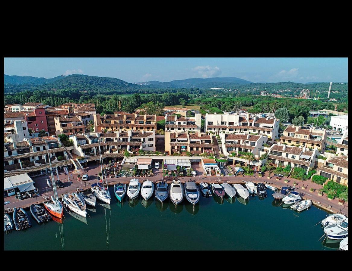 Entre Le Port Et La Plage, Golfe De Saint Tropez * Cogolin